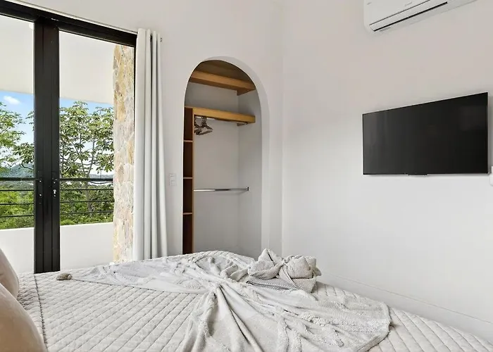 Ferienhaus Private In Playa Near Flamingo With Infinity Pool, 9 Minute Walk To Beach, Ocean, Mountain, Nature Views, Tv And Ac In Every