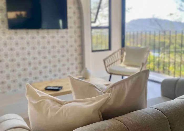 Private In Playa Near Flamingo With Infinity Pool, 9 Minute Walk To Beach, Ocean, Mountain, Nature Views, Tv And Ac In Every Potrero (Guanacaste)