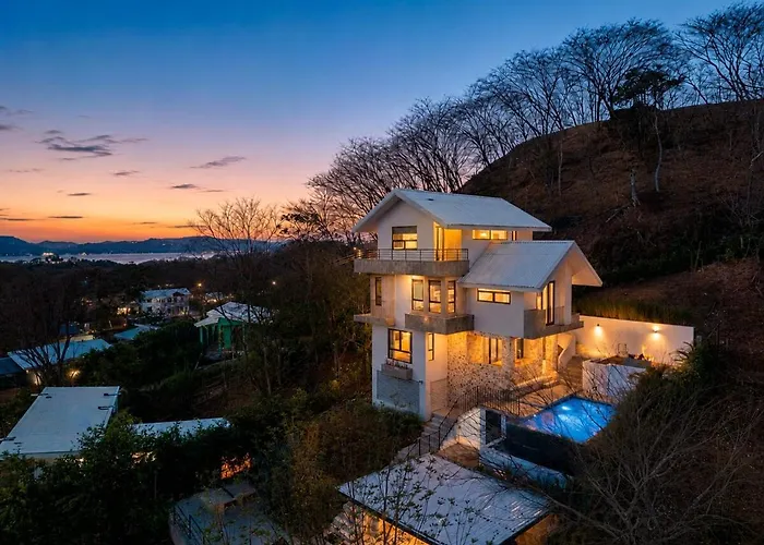 Ferienhaus Private In Playa Near Flamingo With Infinity Pool, 9 Minute Walk To Beach, Ocean, Mountain, Nature Views, Tv And Ac In Every Potrero (Guanacaste)