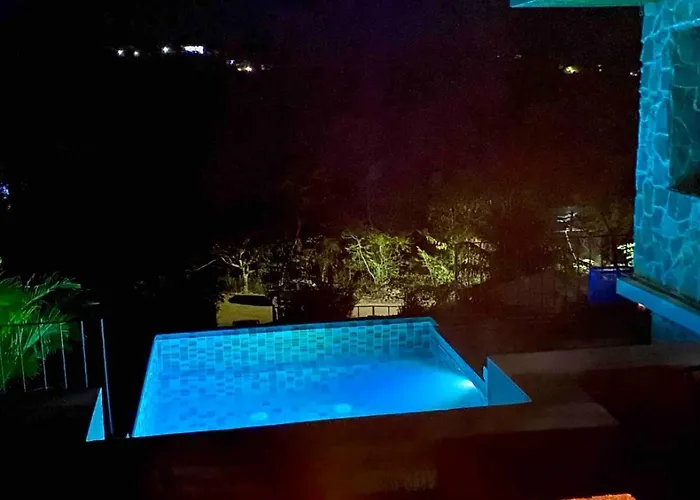 Private In Playa Near Flamingo With Infinity Pool, 9 Minute Walk To Beach, Ocean, Mountain, Nature Views, Tv And Ac In Every *