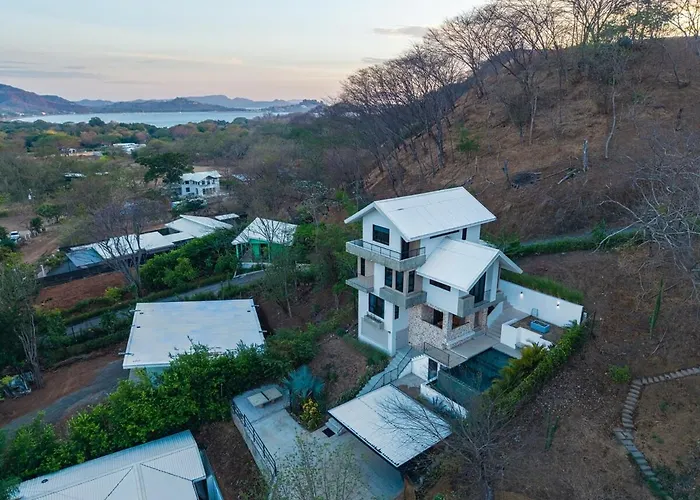Ferienhaus Private In Playa Near Flamingo With Infinity Pool, 9 Minute Walk To Beach, Ocean, Mountain, Nature Views, Tv And Ac In Every Potrero (Guanacaste)